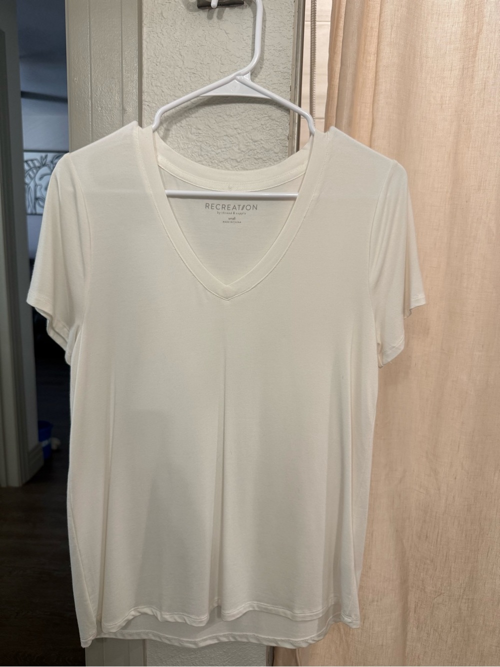 Recreation Women’s Cream V-Neck Short Sleeve Tee